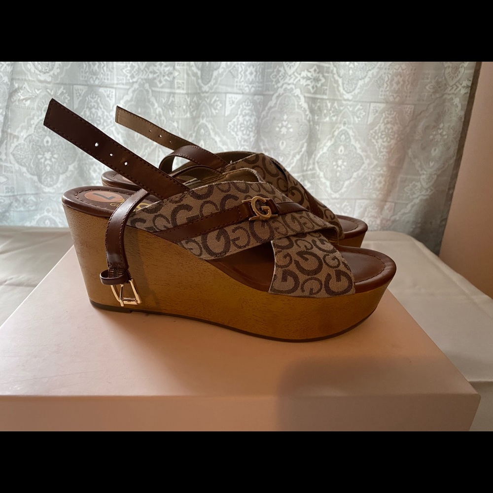 Sandals - Picture 2 of 4